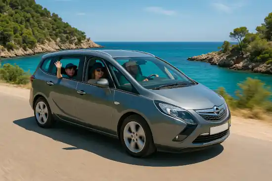 Alquiler por día Opel Zafira 7 plazas para grupos en Ibiza